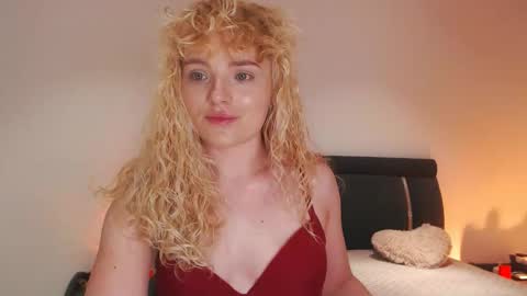 annaevv online show from February 8, 2026, 3:54 am