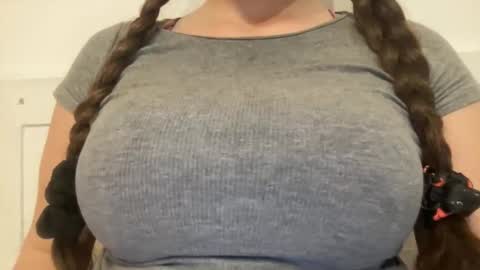 annagal18 online show from April 17, 2026, 7:17 pm