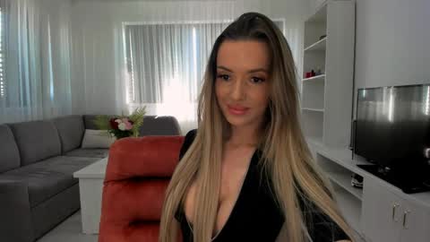 annaise  online show from April 8, 2026, 8:14 am