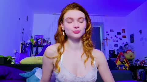 Snapshot of annakeenon chatting on May 22, 2026, 5:25 am Anna online show from May 22, 2026, 5:25 am