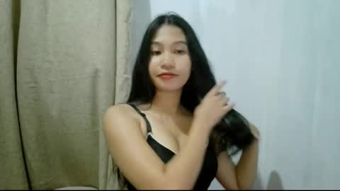 Snapshot of annarot chatting on October 12, 2025, 1:21 pm Riane online show from October 12, 2025, 1:21 pm