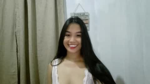 Snapshot of annarot chatting on October 23, 2025, 1:10 pm Riane online show from October 23, 2025, 1:10 pm