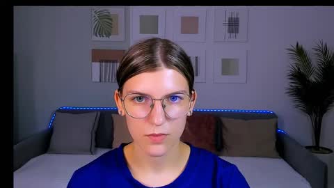 Snapshot of annathorne chatting on June 2, 2026, 9:22 am Im Anna online show from June 2, 2026, 9:22 am