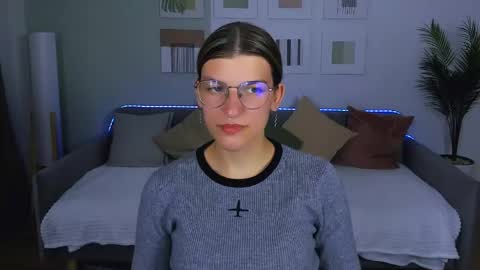 Snapshot of annathorne chatting on June 8, 2026, 8:37 am Im Anna online show from June 8, 2026, 8:37 am