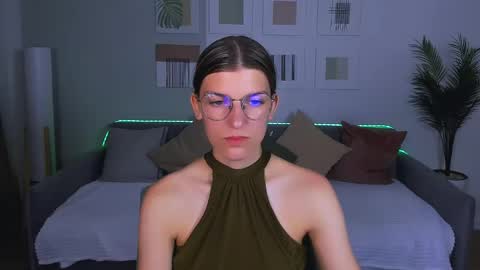 Snapshot of annathorne chatting on June 9, 2026, 4:24 am Im Anna online show from June 9, 2026, 4:24 am