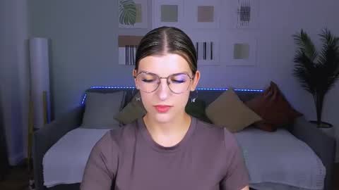 Snapshot of annathorne chatting on June 10, 2026, 3:50 am Im Anna online show from June 10, 2026, 3:50 am