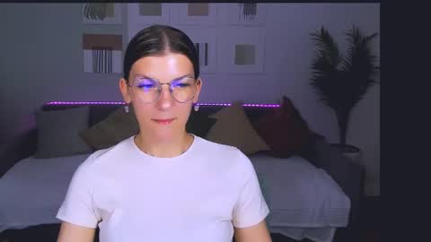 Snapshot of annathorne chatting on June 11, 2026, 5:05 am Im Anna online show from June 11, 2026, 5:05 am