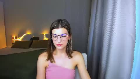 Snapshot of annathorne chatting on June 12, 2026, 4:44 am Im Anna online show from June 12, 2026, 4:44 am