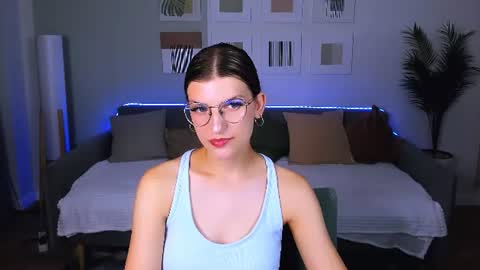 Snapshot of annathorne chatting on June 15, 2026, 4:25 am Im Anna online show from June 15, 2026, 4:25 am