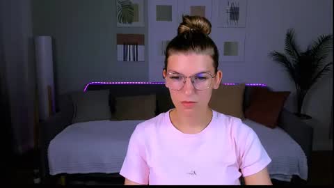 Snapshot of annathorne chatting on June 24, 2026, 4:33 am Im Anna online show from June 24, 2026, 4:33 am
