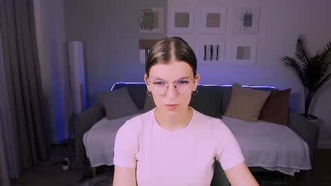 Snapshot of annathorne chatting on June 30, 2026, 4:24 am Im Anna online show from June 30, 2026, 4:24 am