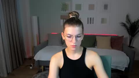 Snapshot of annathorne chatting on July 1, 2026, 4:14 am Im Anna online show from July 1, 2026, 4:14 am