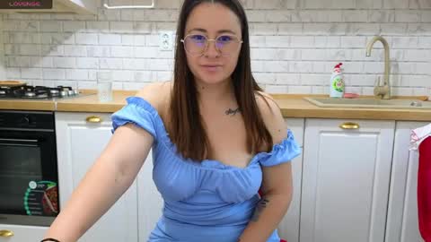 Snapshot of anne_pinkk chatting on June 9, 2026, 5:41 am anne_pinkk online show from June 9, 2026, 5:41 am