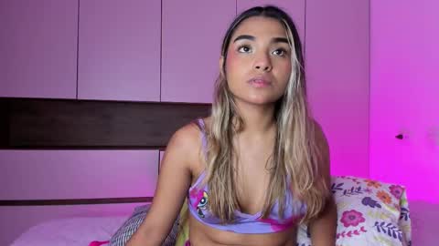 Snapshot of annebull_ chatting on September 9, 2025, 10:42 pm Anne online show from September 9, 2025, 10:42 pm