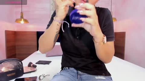 Snapshot of annedixie chatting on January 18, 2025, 3:09 am Anne online show from January 18, 2025, 3:09 am