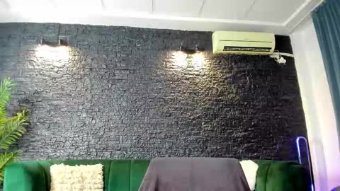 annesins online show from October 28, 2025, 7:05 pm