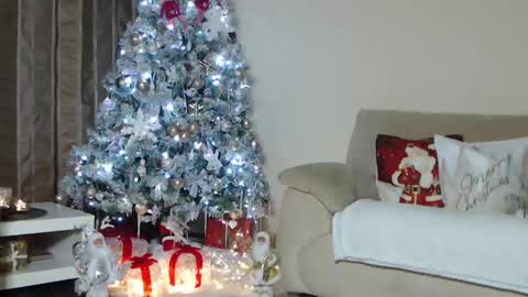 annesins online show from November 22, 2025, 6:18 pm