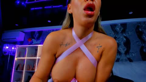 Snapshot of anneswhite chatting on February 24, 2026, 4:43 am Ana online show from February 24, 2026, 4:43 am