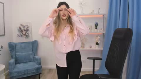 Snapshot of annetli chatting on October 15, 2025, 3:39 am annetli online show from October 15, 2025, 3:39 am