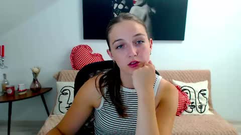 Snapshot of annewilsonn chatting on July 17, 2026, 7:26 am annewilsonn online show from July 17, 2026, 7:26 am