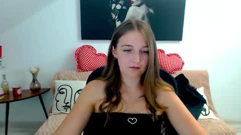 Snapshot of annewilsonn chatting on July 23, 2026, 6:22 am annewilsonn online show from July 23, 2026, 6:22 am