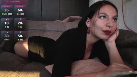 Anni online show from December 3, 2025, 8:51 pm