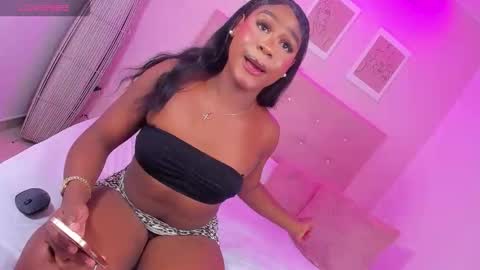 annie_dolce_ online show from December 17, 2025, 1:00 am