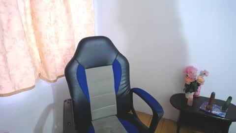 Annie3 online show from October 8, 2025, 10:18 pm