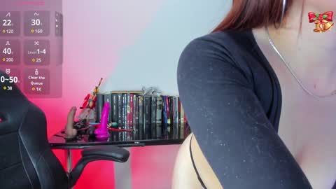 annie_loff online show from December 19, 2024, 12:34 pm