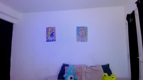 Snapshot of annieblu3 chatting on December 24, 2024, 12:33 pm AnnieBlu3 online show from December 24, 2024, 12:33 pm