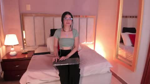 Snapshot of anniebluee_ chatting on May 29, 2026, 12:36 pm Annie Bluee online show from May 29, 2026, 12:36 pm