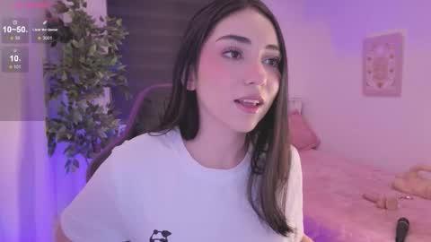 Snapshot of anniebrie chatting on December 4, 2025, 6:12 am Cassandra online show from December 4, 2025, 6:12 am