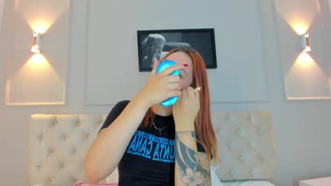 Snapshot of anniemartinezz chatting on December 23, 2024, 12:41 pm Annie online show from December 23, 2024, 12:41 pm