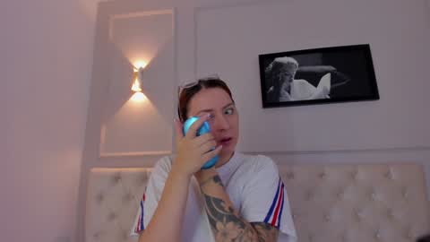 Snapshot of anniemartinezz chatting on January 29, 2025, 11:20 am Annie online show from January 29, 2025, 11:20 am