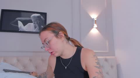 Snapshot of anniemartinezz chatting on February 2, 2025, 1:30 pm Annie online show from February 2, 2025, 1:30 pm