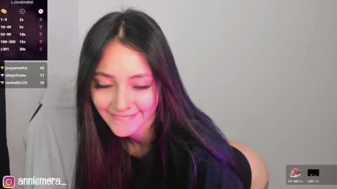 Snapshot of anniemora_ chatting on January 15, 2025, 2:49 am Annie online show from January 15, 2025, 2:49 am