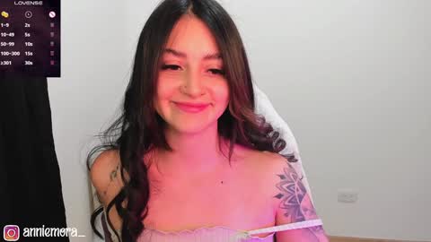 Snapshot of anniemora_ chatting on January 25, 2025, 3:40 am Annie online show from January 25, 2025, 3:40 am