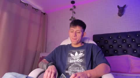 Snapshot of anniie_and_alex chatting on December 13, 2024, 1:33 pm Annie Alex online show from December 13, 2024, 1:33 pm