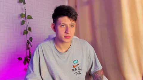 Snapshot of anniie_and_alex chatting on December 17, 2024, 2:00 pm Annie Alex online show from December 17, 2024, 2:00 pm