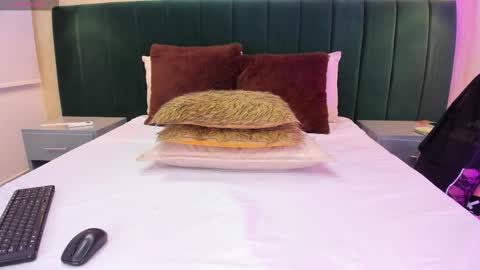 Snapshot of anniie_clarkson chatting on October 31, 2025, 5:14 pm ANNIE online show from October 31, 2025, 5:14 pm