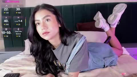 Snapshot of anniie_clarkson chatting on November 9, 2025, 8:29 pm ANNIE online show from November 9, 2025, 8:29 pm