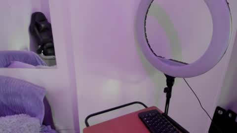 Snapshot of anniie_evans1 chatting on September 24, 2025, 1:25 pm Annie Evans online show from September 24, 2025, 1:25 pm