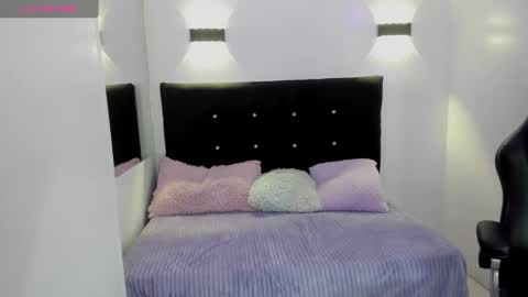 Snapshot of anniie_evans1 chatting on September 25, 2025, 2:32 pm Annie Evans online show from September 25, 2025, 2:32 pm