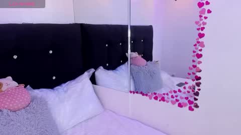 Annie Evans  online show from March 16, 2026, 5:06 pm