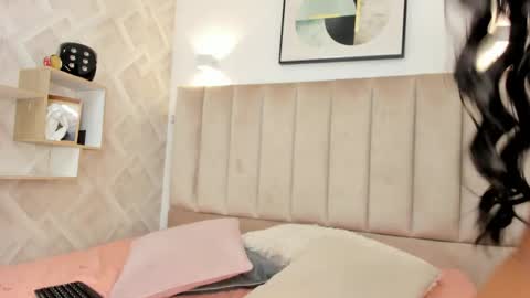 Annie Queen online show from April 9, 2026, 2:22 am