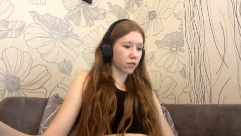 Kira online show from April 1, 2026, 1:01 pm