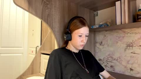 Kira online show from April 3, 2026, 12:25 pm