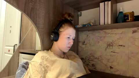 Kira online show from April 10, 2026, 1:27 pm