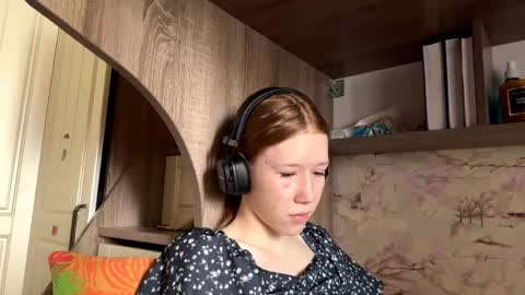 Kira online show from April 19, 2026, 8:13 am