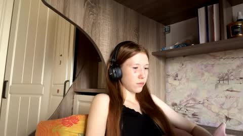 Kira online show from April 27, 2026, 12:25 pm